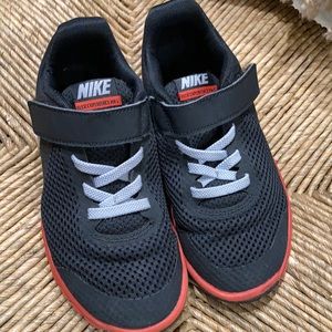 EUC boys/girls  Nikes